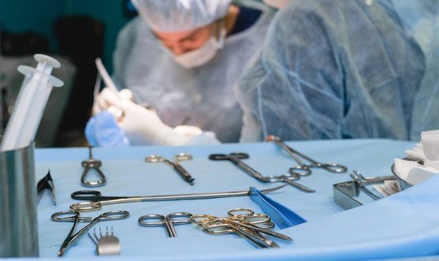 why do orthopedic surgeons hate podiatrists